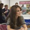 Le prince William, le duc de Cambridge et Kate Middleton, la duchesse de Cambridge rencontrent des jeunes qui ont combattu des problèmes mentaux et qui veulent sensibiliser les autres jeunes à ces problèmes au Harrow College à l'occasion de la journée de la santé mentale organisée par Mind, à Londres, le 10 octobre 2015.