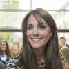 Le prince William, le duc de Cambridge et Kate Middleton, la duchesse de Cambridge rencontrent des jeunes qui ont combattu des problèmes mentaux et qui veulent sensibiliser les autres jeunes à ces problèmes au Harrow College à l'occasion de la journée de la santé mentale organisée par Mind, à Londres, le samedi 10 octobre 2015.