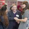 Le prince William et Kate Middleton, la duchesse de Cambridge rencontrent des jeunes qui ont combattu des problèmes mentaux et qui veulent sensibiliser les autres jeunes à ces problèmes au Harrow College à l'occasion de la journée de la santé mentale organisée par Mind, à Londres, le 10 octobre 2015.