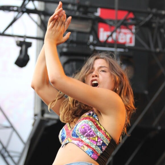 Izïa Higelin - Quatrième jour du festival Fnac Live sur le parvis de l'hôtel de ville de Paris. Le 18 juillet 2015.