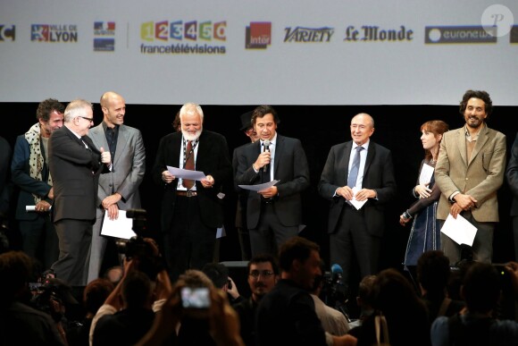 Thierry Frémaux, Laurent Gerra, Gérard Collomb, Vincent Elbaz - Soirée d'ouverture de la 7e édition du Festival Lumière 2015 à la Halle Tony-Garnier à Lyon le 12 octobre 2015.