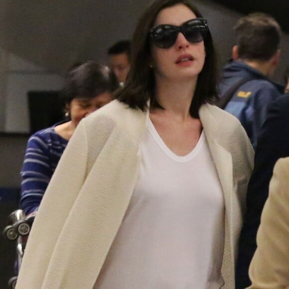 Anne Hathaway au LAX Airport le 30 septembre 2015.