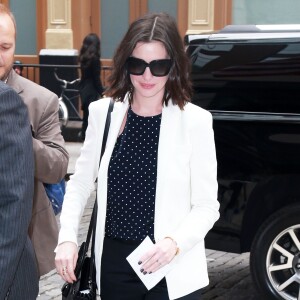 L'actrice Anne Hathaway arrive aux studios AOL à New York le 22 septembre 2015.