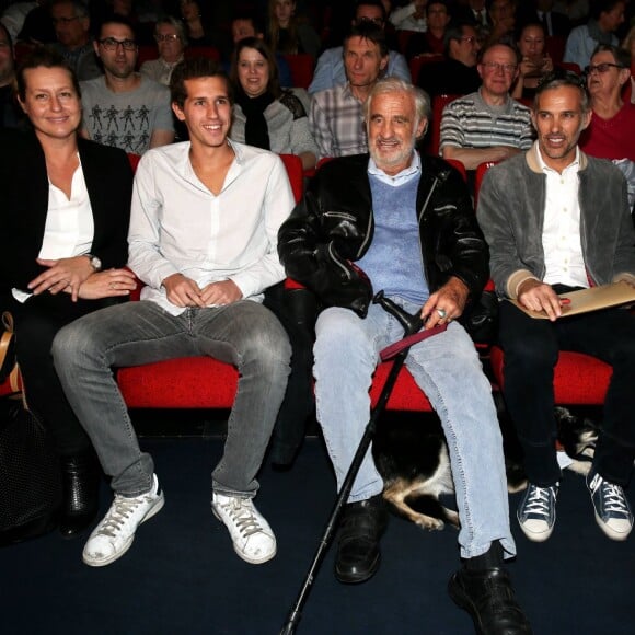 Luana Belmondo, Victor Belmondo, son grand-pére, Jean-Paul Belmondo et son pére Paul Belmondo, Charles Gérard - Présentation du documentaire Belmondo par Belmondo au cinéma Pathé Bellecour lors de la 7e édition du Festival Lumiére de Lyon le 13 octobre 2015.