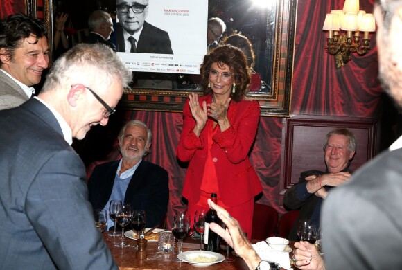 Laurent Gerra, Thierry Frémaux, Jean-Paul Belmondo, Sophia Loren, Régis Wargnier - Dîner en l'honneur de Sophia Loren au restaurant Le Passage lors de la 7éme édition du Festival Lumiére de Lyon le 13 Octobre 2015.