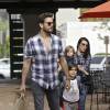 Scott Disick et Kourtney Kardashian et leurs enfants Mason et Penelope vont dîner chez 'Taverna Tony's' à Los Angeles, le 10 mars 2015