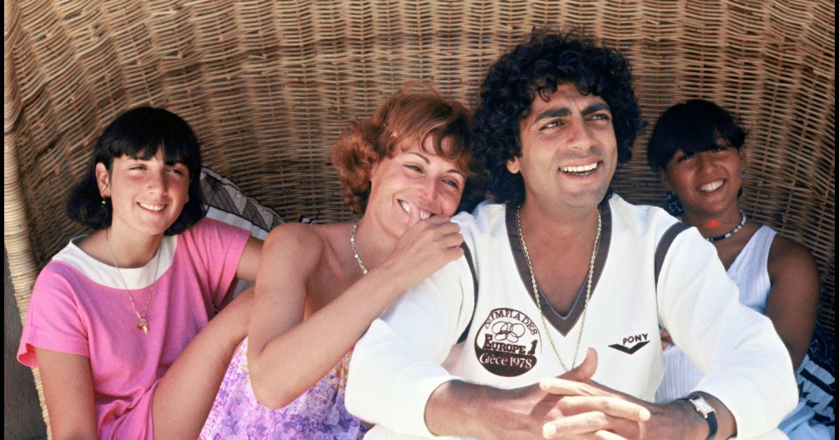 Saint Tropez Maison Enrico Macias Et Sa Nouvelle Compagne Enrico Macias avec sa femme Suzy, à Saint Tropez, le 12 juillet 1978