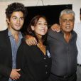 Enrico Macias, entouré de sa fille Jocya, de son fils Jean-Claude Ghenassia, et de son petit-fils Simon, fête 50 ans de carrière à l'Olympia, le 7 septembre 2012.