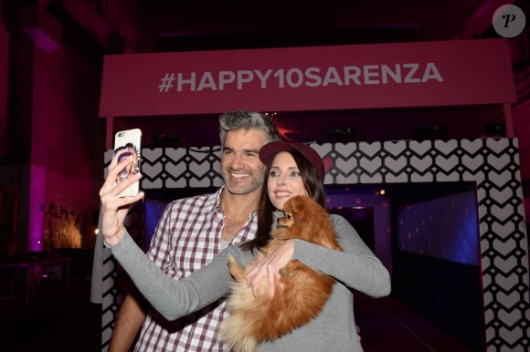 François Vincentelli, Frédérique Bel et son chien Joca (selfie) - Soirée "Happy 10! Sarenza" pour les 10 ans de Sarenza au Ground Control à Paris, le 15 octobre 2015