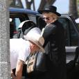 Exclusif - Ashlee Simpson, son mari Evan Ross et leur fille Jagger vont déjeuner au restaurant à Santa Monica, le 7 octobre 2015.