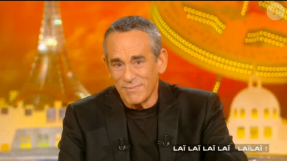 Thierry Ardisson, submergé par l'émotion, dans Salut les Terriens sur Canal+ le samedi 17 octobre 2015.