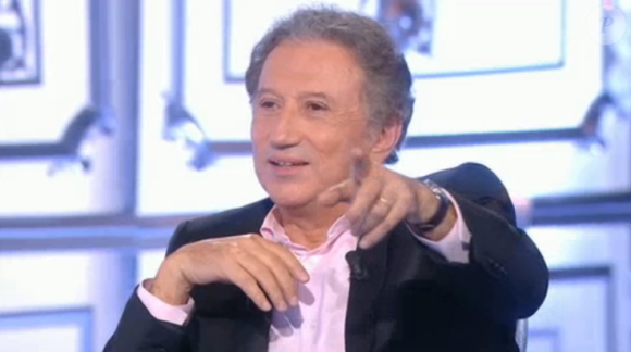 Michel Drucker, dans Salut les Terriens sur Canal+ le samedi 17 octobre 2015.