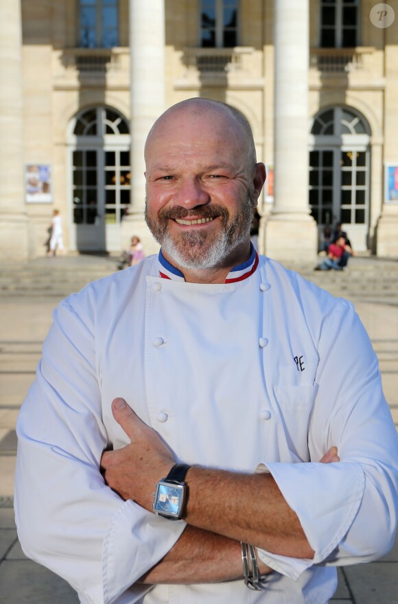 Exclusif - Le chef Philippe Etchebest pose pour son restaurant le "Le quatrième Mur", le jour de son ouverture à Bordeaux le 8 septembre 2015.