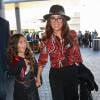 Salma Hayek et sa fille Valentina Pinault arrivent à l'aéroport de LAX à Los Angeles pour prendre l’avion. La veille, Salma fêtait ses 49 ans le 3 septembre 2015