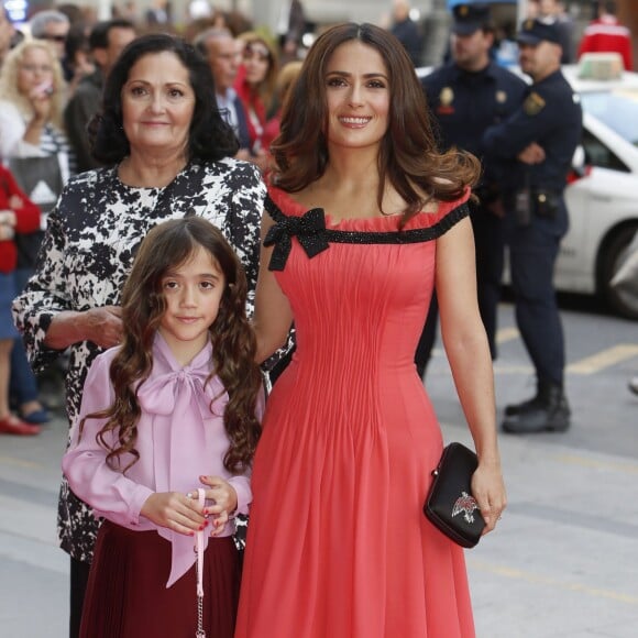 Salma Hayek, sa mère Diana et sa fille Valentina - Arrivées à la cérémonie des Woman Awards à Madrid, le 20 avril 2015.