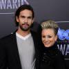 Ryan Sweeting et Kaley Cuoco lors des People Magazine Awards à Los Angeles le 18 décembre 2014