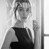 L'actrice et mannequin franco-espagnole Astrid Bergès-Frisbey est la nouvelle égérie du parfum Donna de la marque italienne Valentino.