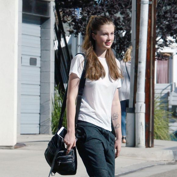 Exclusif - Ireland Baldwin est allée déjeuner avec des amis à Los Angeles, le 2 octobre 2015