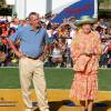 Johan Cruyff avec la reine Beatrix des Pays-Bas en 2006 à Aruba pour l'inauguration d'un terrain de football.