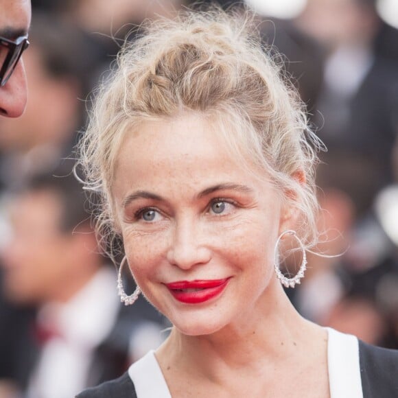 Emmanuelle Béart - Montée des marches du film "La Tête Haute" pour l'ouverture du 68 ème Festival du film de Cannes – Cannes le 13 mai 2015  Red carpet for the movie "La Tete Haute" for the opening ceremony of the 68 th Cannes Film festival - Cannes on May 13, 2015.13/05/2015 - Cannes