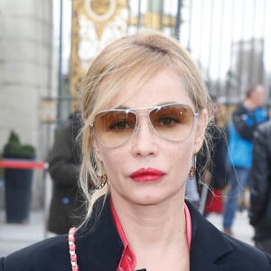 No Web No Chaines TV - Emmanuelle Béart Défilé de mode prêt-à-porter Automne Hiver 2015,-2016. Elie Saab à l'Espace éphémère à Paris, le Samedi 7 Mars 201507/03/2015 - 