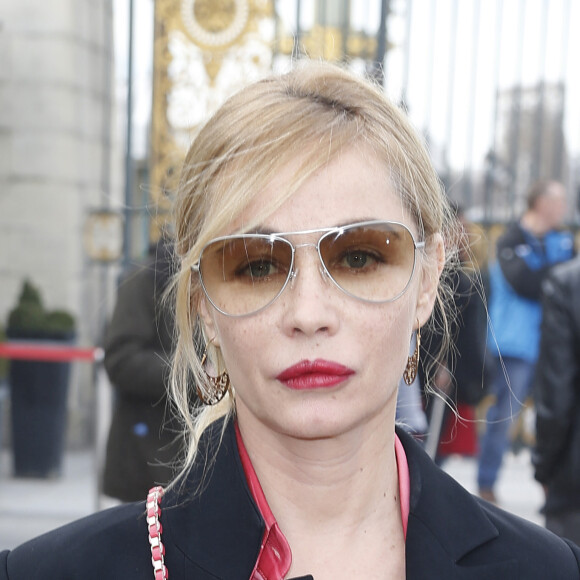 No Web No Chaines TV - Emmanuelle Béart Défilé de mode prêt-à-porter Automne Hiver 2015,-2016. Elie Saab à l'Espace éphémère à Paris, le Samedi 7 Mars 201507/03/2015 - 