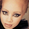 Thando Hopa, mannequin albinos très demandé