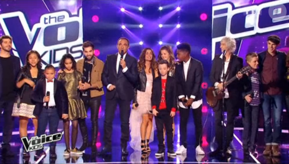 Jenifer, magnifique en total look Saint Laurent Paris pour L'Espionne - The Voice Kids saison 2, la finale. Vendredi 23 octobre, sur TF1.