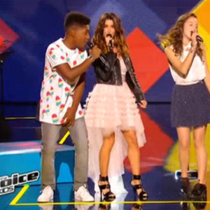 Jenifer, sublime en total look Saint Laurent Paris pour L'Espionne, aux côtés de ses protégés - The Voice Kids saison 2, la finale. Vendredi 23 octobre, sur TF1.