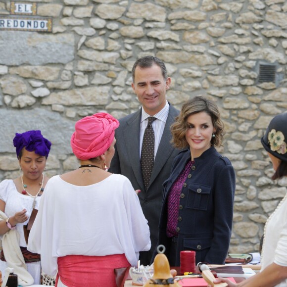 La reine Letizia et le roi Felipe VI d'Espagne visitaient le 24 octobre 2015 Colombres, élu Village modèle de la principauté des Asturies 2015.