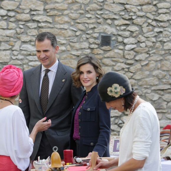 La reine Letizia et le roi Felipe VI d'Espagne visitaient le 24 octobre 2015 Colombres, élu Village modèle de la principauté des Asturies 2015.