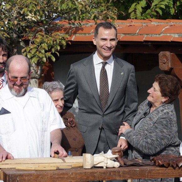 La reine Letizia et le roi Felipe VI d'Espagne visitaient le 24 octobre 2015 Colombres, élu Village modèle de la principauté des Asturies 2015.