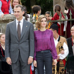 La reine Letizia et le roi Felipe VI d'Espagne visitaient le 24 octobre 2015 Colombres, élu Village modèle de la principauté des Asturies 2015.