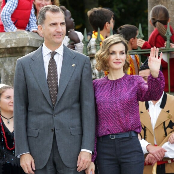 La reine Letizia et le roi Felipe VI d'Espagne visitaient le 24 octobre 2015 Colombres, élu Village modèle de la principauté des Asturies 2015.