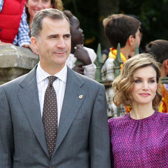 La reine Letizia et le roi Felipe VI d'Espagne visitaient le 24 octobre 2015 Colombres, élu Village modèle de la principauté des Asturies 2015.