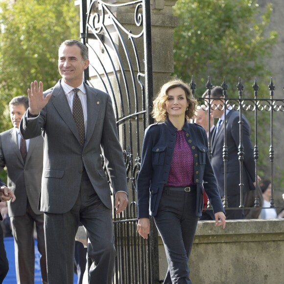 La reine Letizia et le roi Felipe VI d'Espagne visitaient le 24 octobre 2015 Colombres, élu Village modèle de la principauté des Asturies 2015.
