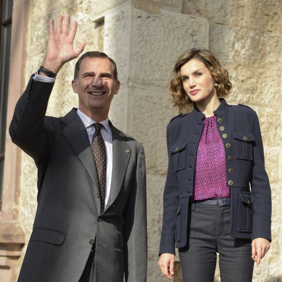 La reine Letizia et le roi Felipe VI d'Espagne visitaient le 24 octobre 2015 Colombres, élu Village modèle de la principauté des Asturies 2015.