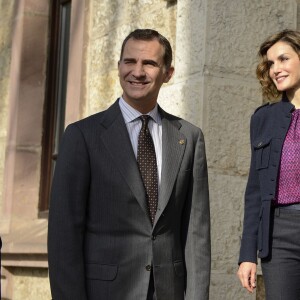 La reine Letizia et le roi Felipe VI d'Espagne visitaient le 24 octobre 2015 Colombres, élu Village modèle de la principauté des Asturies 2015.