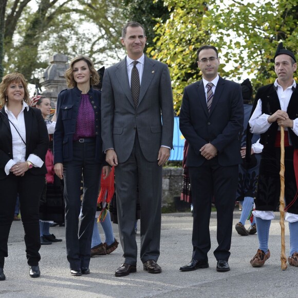 La reine Letizia et le roi Felipe VI d'Espagne visitaient le 24 octobre 2015 Colombres, élu Village modèle de la principauté des Asturies 2015.