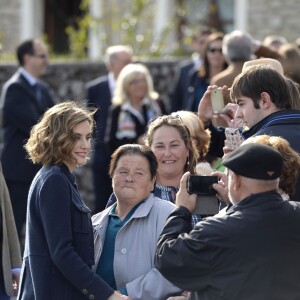 La reine Letizia et le roi Felipe VI d'Espagne visitaient le 24 octobre 2015 Colombres, élu Village modèle de la principauté des Asturies 2015.