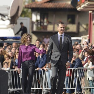 La reine Letizia et le roi Felipe VI d'Espagne visitaient le 24 octobre 2015 Colombres, élu Village modèle de la principauté des Asturies 2015.