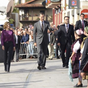 La reine Letizia et le roi Felipe VI d'Espagne visitaient le 24 octobre 2015 Colombres, élu Village modèle de la principauté des Asturies 2015.