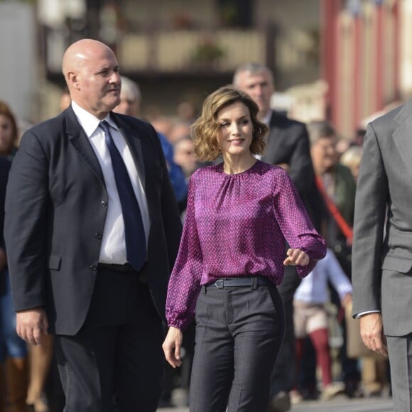 La reine Letizia et le roi Felipe VI d'Espagne visitaient le 24 octobre 2015 Colombres, élu Village modèle de la principauté des Asturies 2015.