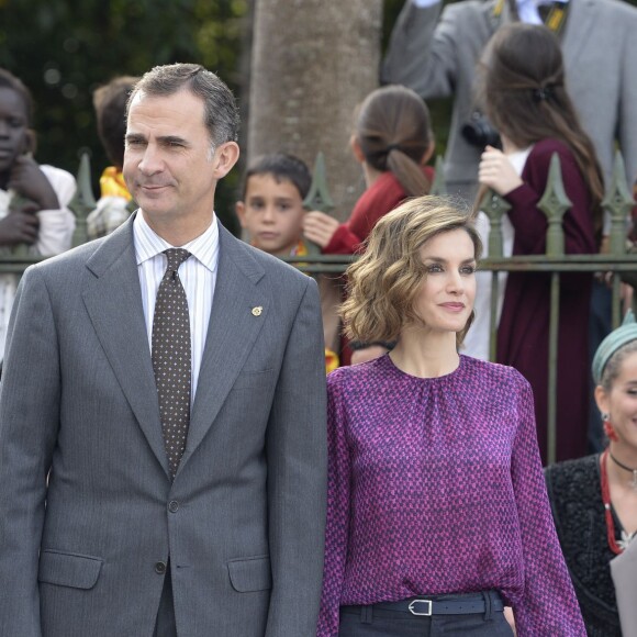 La reine Letizia et le roi Felipe VI d'Espagne visitaient le 24 octobre 2015 Colombres, élu Village modèle de la principauté des Asturies 2015.