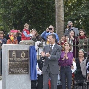 La reine Letizia et le roi Felipe VI d'Espagne visitaient le 24 octobre 2015 Colombres, élu Village modèle de la principauté des Asturies 2015.