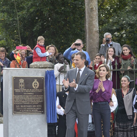 La reine Letizia et le roi Felipe VI d'Espagne visitaient le 24 octobre 2015 Colombres, élu Village modèle de la principauté des Asturies 2015.