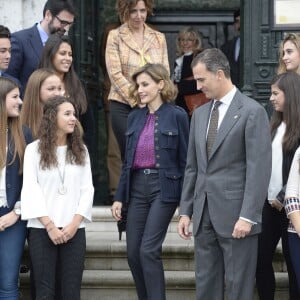 La reine Letizia et le roi Felipe VI d'Espagne visitaient le 24 octobre 2015 Colombres, élu Village modèle de la principauté des Asturies 2015.