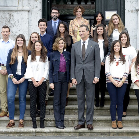 La reine Letizia et le roi Felipe VI d'Espagne visitaient le 24 octobre 2015 Colombres, élu Village modèle de la principauté des Asturies 2015.