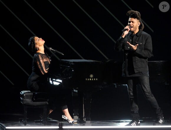 Alicia Keys et The Weeknd sur scène lors de la 15e cérémonie des BET Awards à Los Angeles, le 28 juin 2015