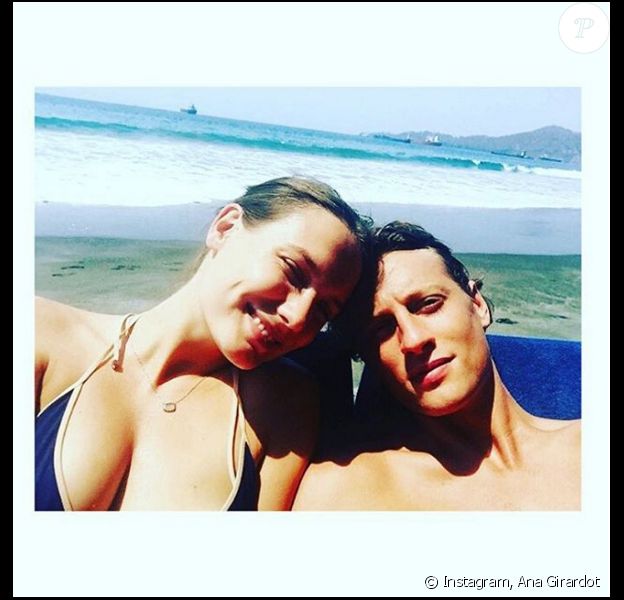 Ana Girardot pose avec son amoureux, Arthur de Villepin. (photo postée le 25 octobre 2015)